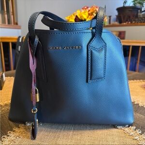 Gorgeous & Guaranteed Authentic MARC JACOBS Leather Shoulder Handbag Bag